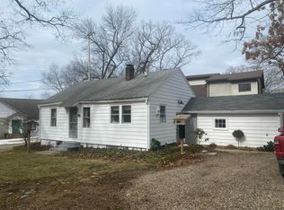 1514 Midland Dr, Hickory Corners, MI 49060