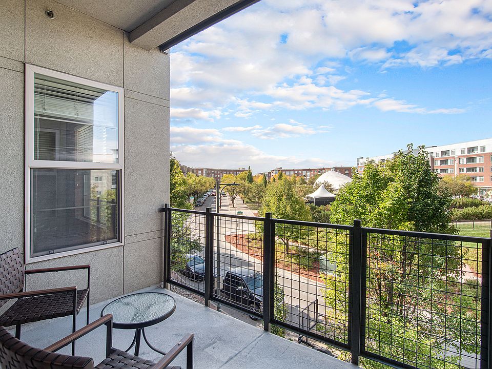 3rd Floor Spacious Balcony Overlooking Founder's Green - in the Summer there are Farmer's Markets and Live Music and Films on the Green Space.