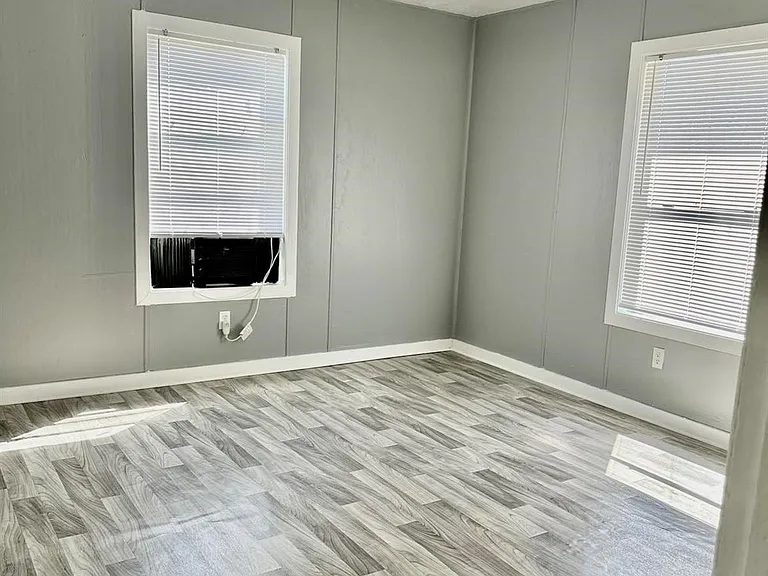 1907 Avenue C #4 — Photo 15