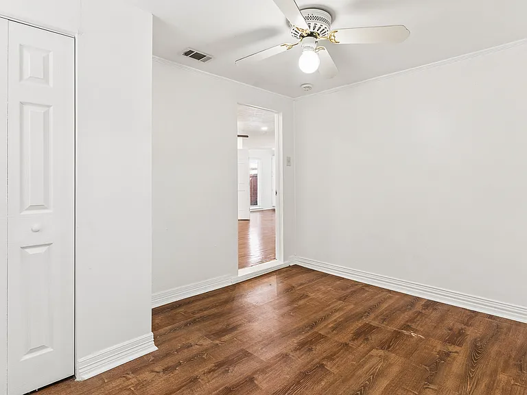 6950 Hillcrest Ave — Photo 11
