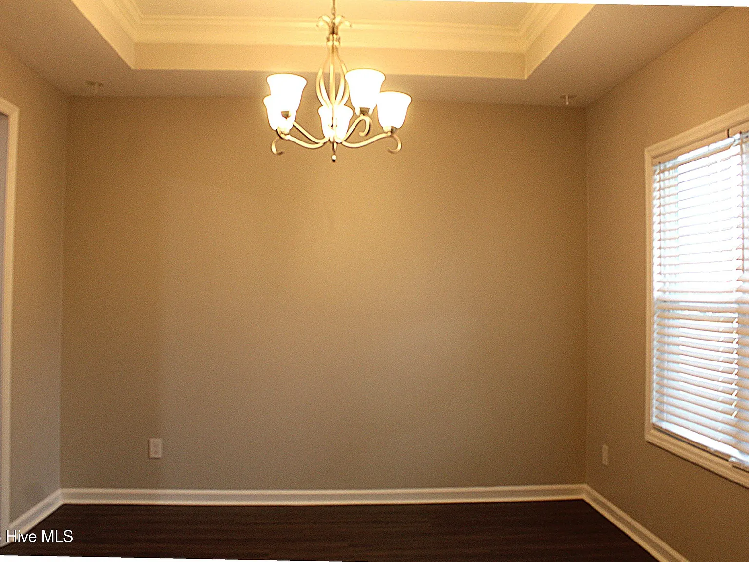 3 bed, 2.0 bath, 1803 sqft, $2,000 — Photo 4