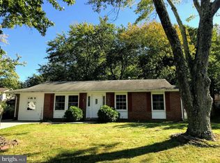 900 S Dickenson Ave, Sterling, VA 20164