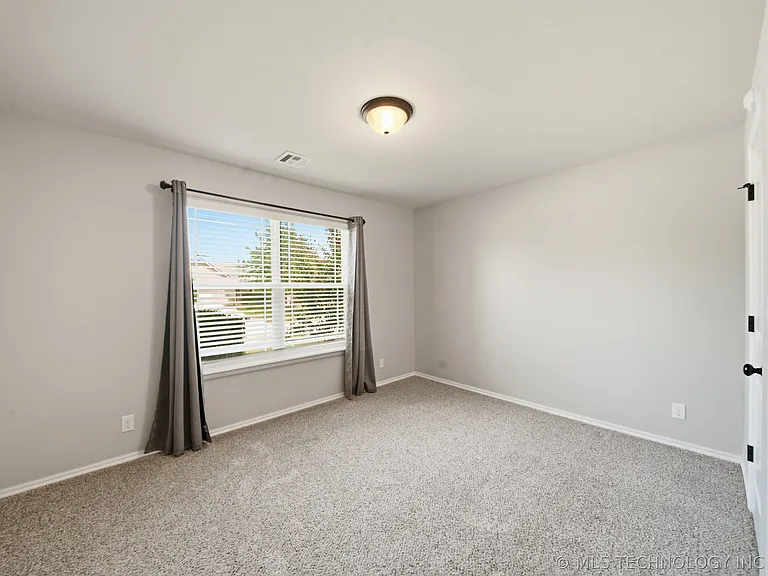 13328 S 21st Pl — Photo 13