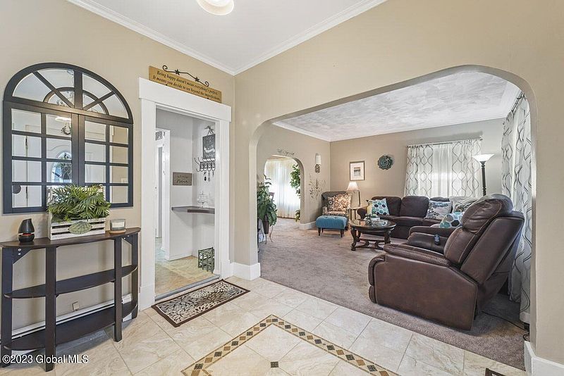 5th image of 218 E Fulton Street