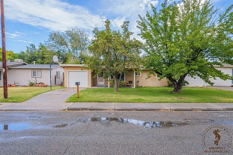 3 bed, 1.0 bath, 1155 sqft, $1,850 — Photo 1