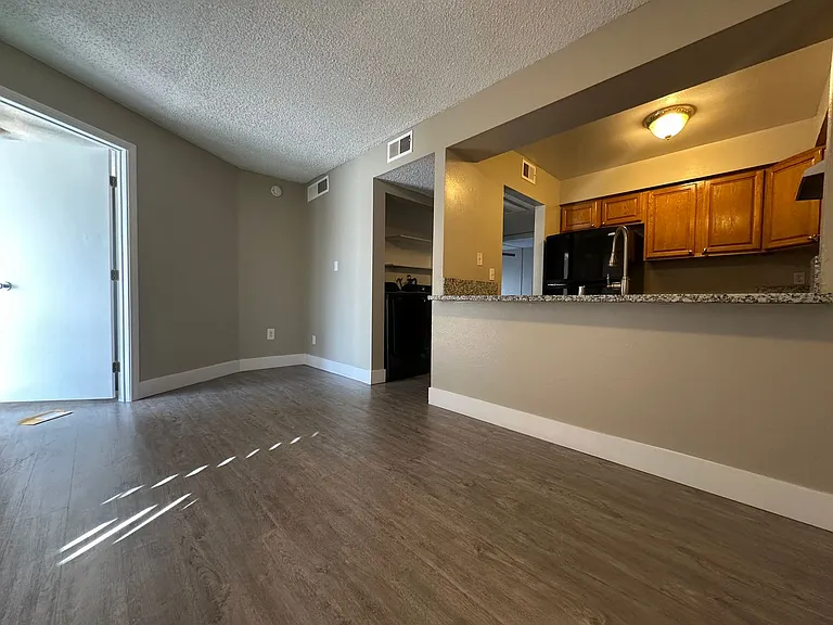 1467 Hialeah Dr #D — Photo 6