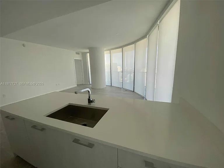 45 SW 9th St #3703 — Photo 14