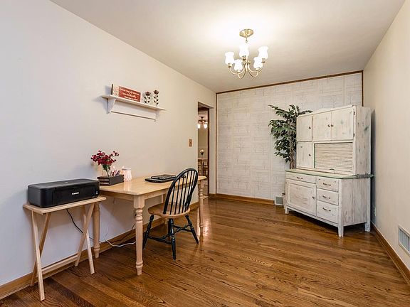 5th image of 304 Brelsford Ave