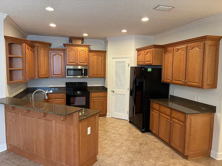 541 Eagle Blvd — Photo 4