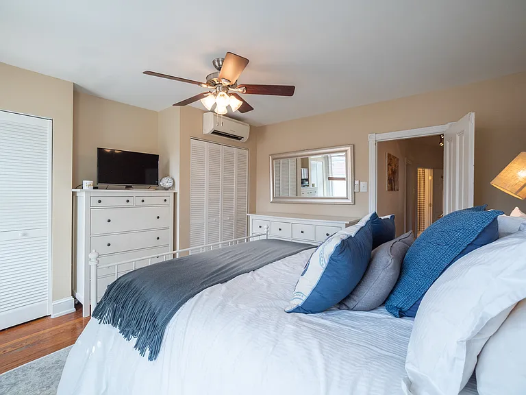 2521 Meredith St — Photo 23