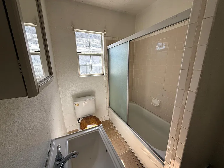 6210 S Vermont Ave #1/4 — Photo 5