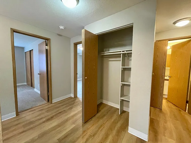 Brookside Gardens Apartments — Photo 24