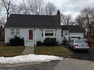 30 Chaucer Ct, Milford, CT 06460