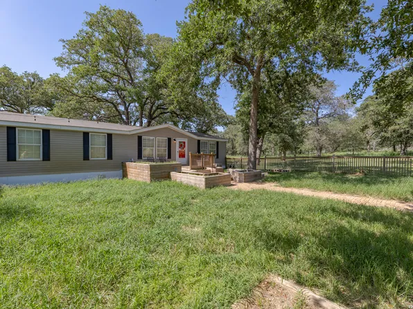 111 LONGHORN RD, Stockdale, TX 78160