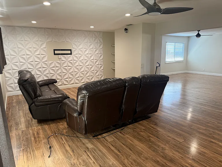 MAIN LIVING ROOM