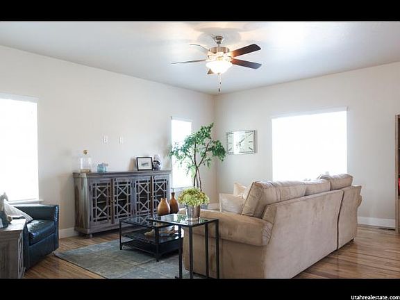 5th image of 917 N White Horse Dr #207