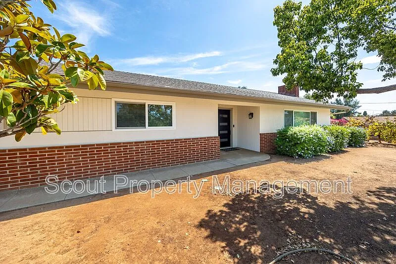 3 bed, 2.0 bath, 2000 sqft, $4,750 — Photo 3