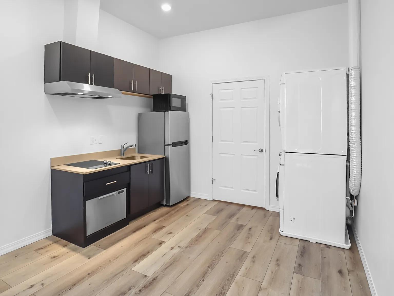 Studio, 231 sqft, $1,995 — Photo 3