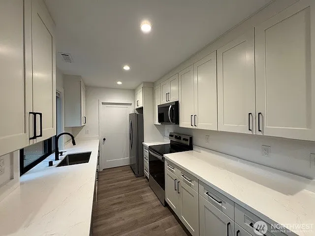 209 SW 132nd St — Photo 11