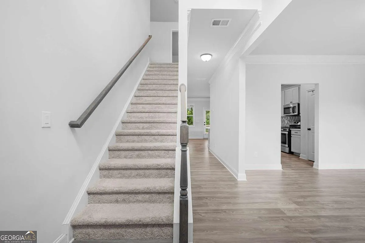 5 bed, 3.5 bath, 2994 sqft, $2,700 — Photo 4