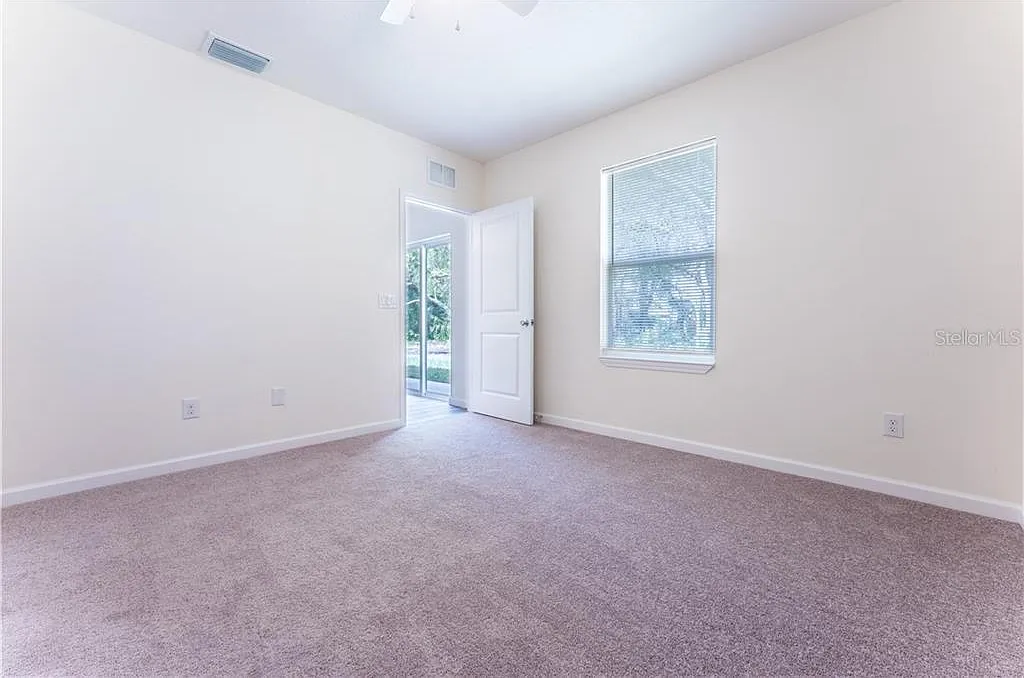 3 bed, 1073 sqft, $1,900 — Photo 1