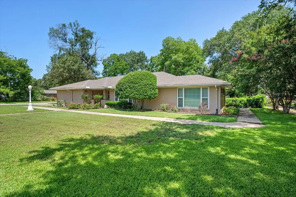 Building Photo - 1215 Columbia Cir