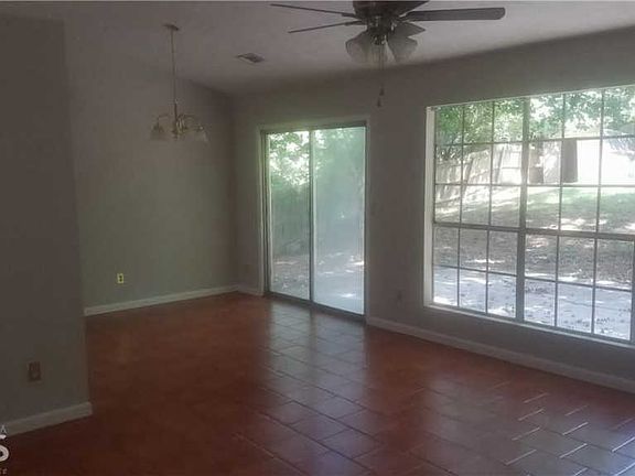 5th image of 694 Carriage Ct