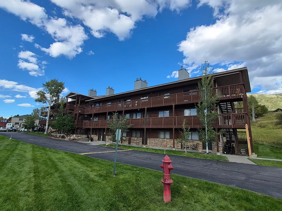 3170 Columbine Dr #28