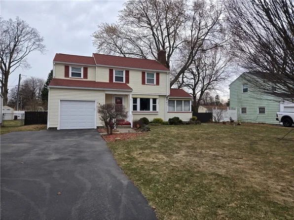 145 Newfield Dr, Rochester, NY 14616