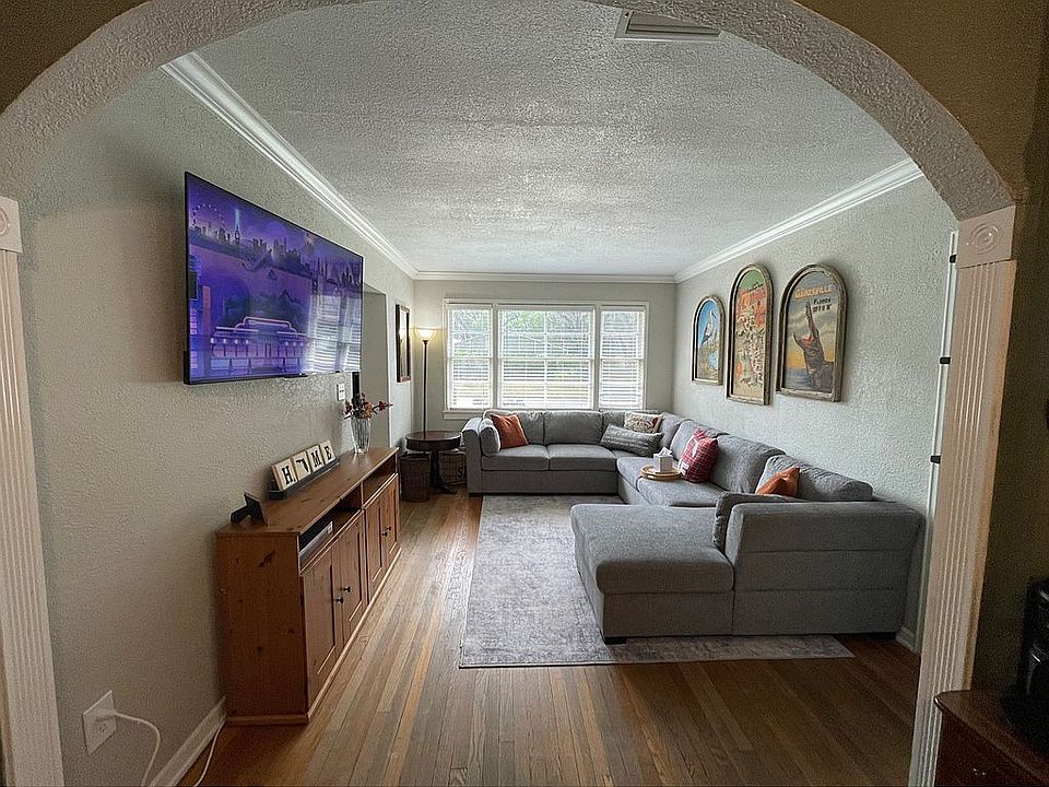 2nd image of 802 Palm Ave