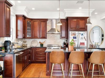 615 E 6th St #3, South Boston, MA, 02127
