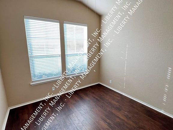 4th image of 115 Tufted Crst