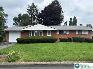 7394 Hillcrest Dr, Macungie, PA 18062