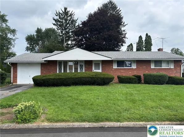 7394 Hillcrest Dr, Macungie, PA 18062