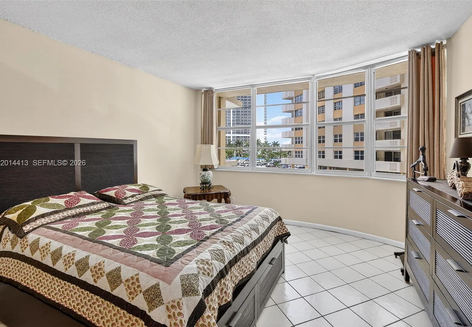 Imperial Towers Apts Cond — Photo 4