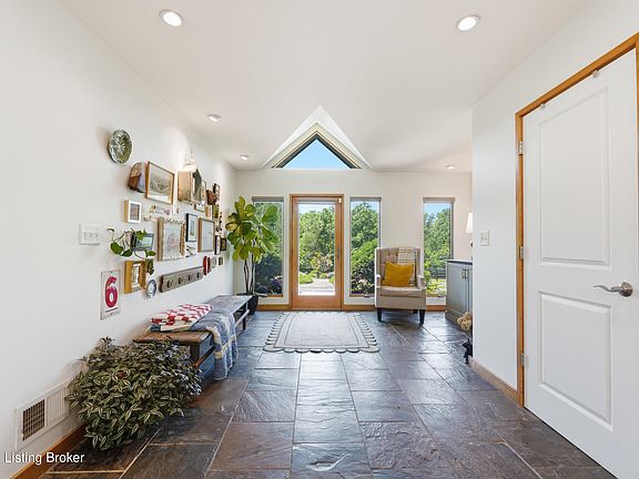 4th image of 1201 Laurelwood Dr