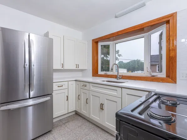 289 Milton St Floor 2, Dedham, MA 02026