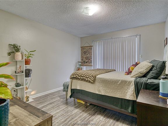 5th image of 1517-1519 Hillside Dr