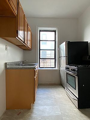 3rd image of 295 Parkside Ave #2B