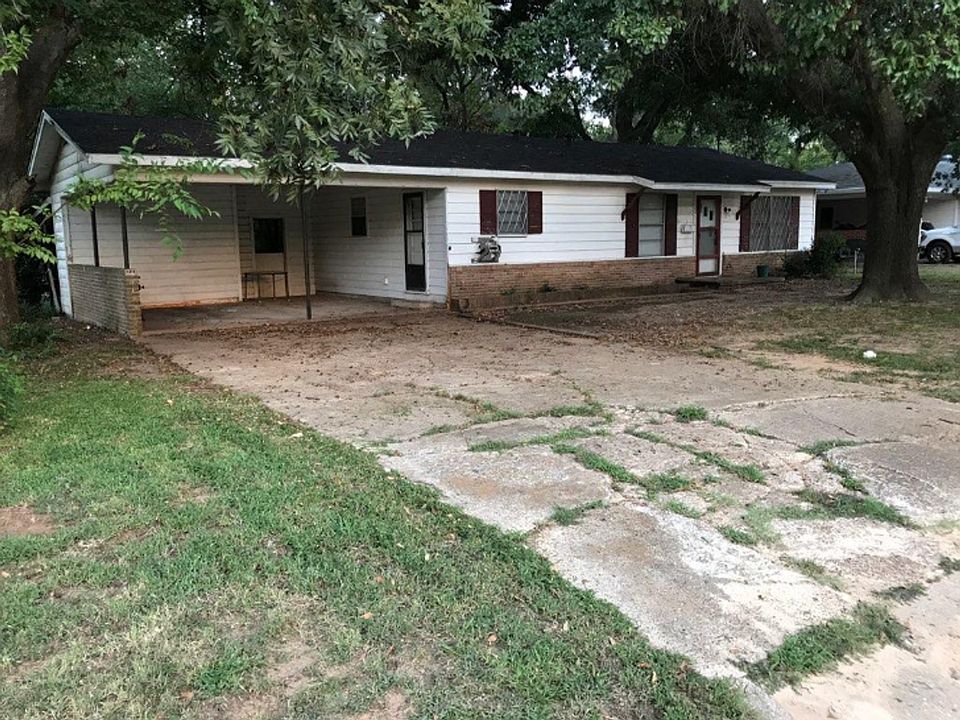 1st image of 132 Oak Grove Dr