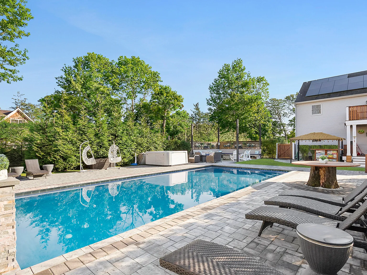 9 Seaside Avenue Your Ultimate Hamptons Retreat — Photo 3