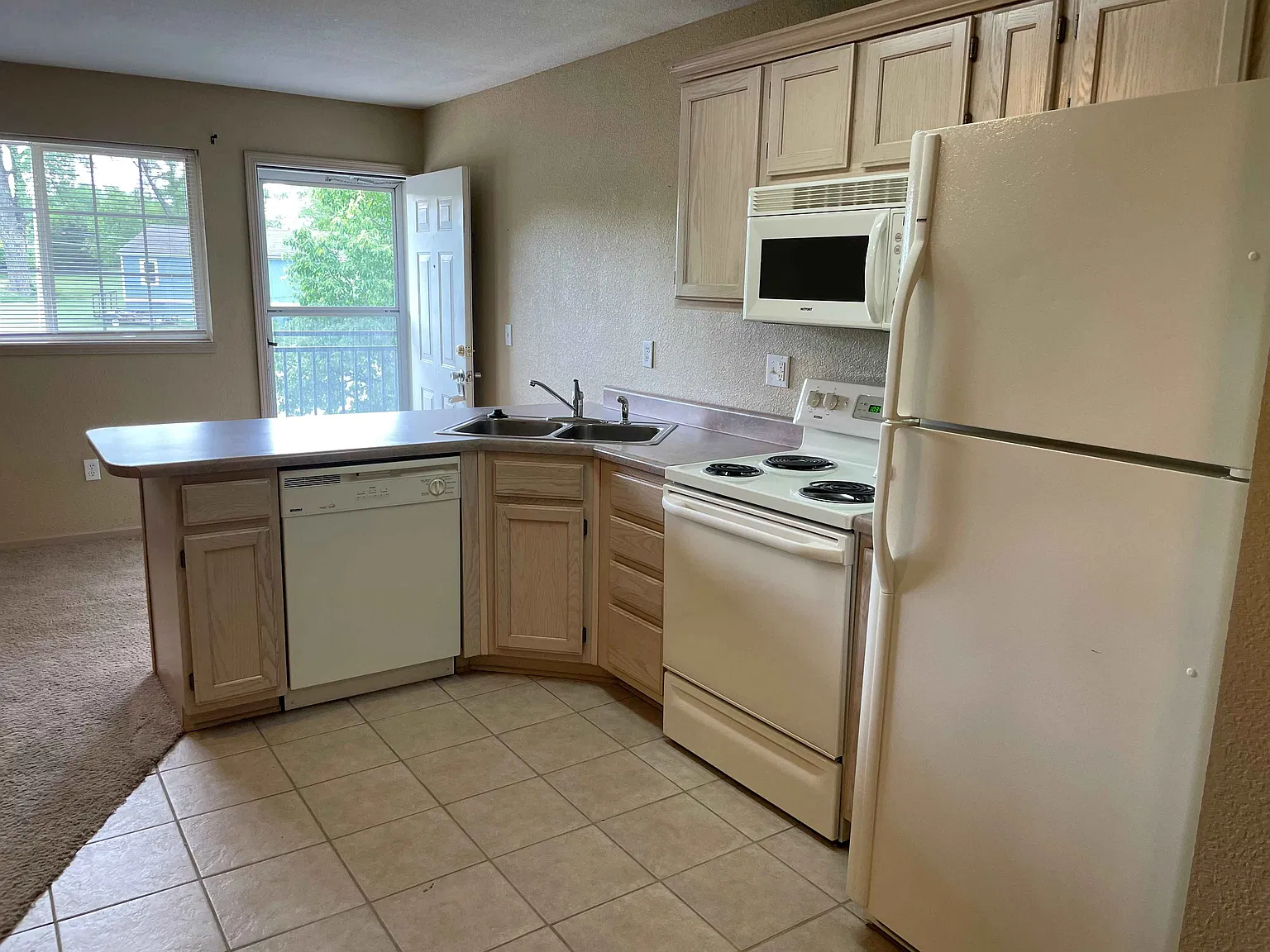2 bed, 800 sqft, $895 — Photo 1