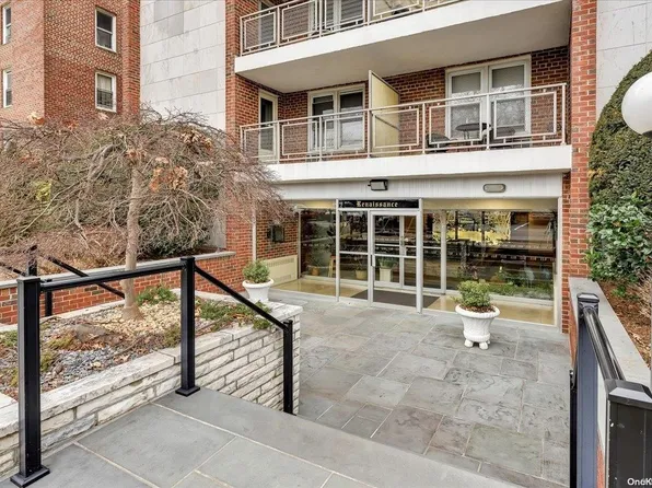 110 Brooklyn Avenue #1U, Freeport, NY 11520