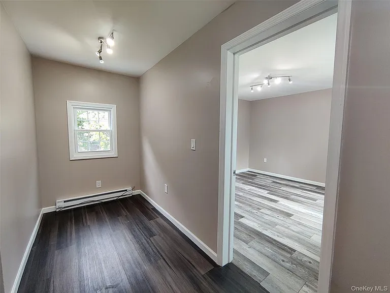 917-921 Violet Ave #B — Photo 18