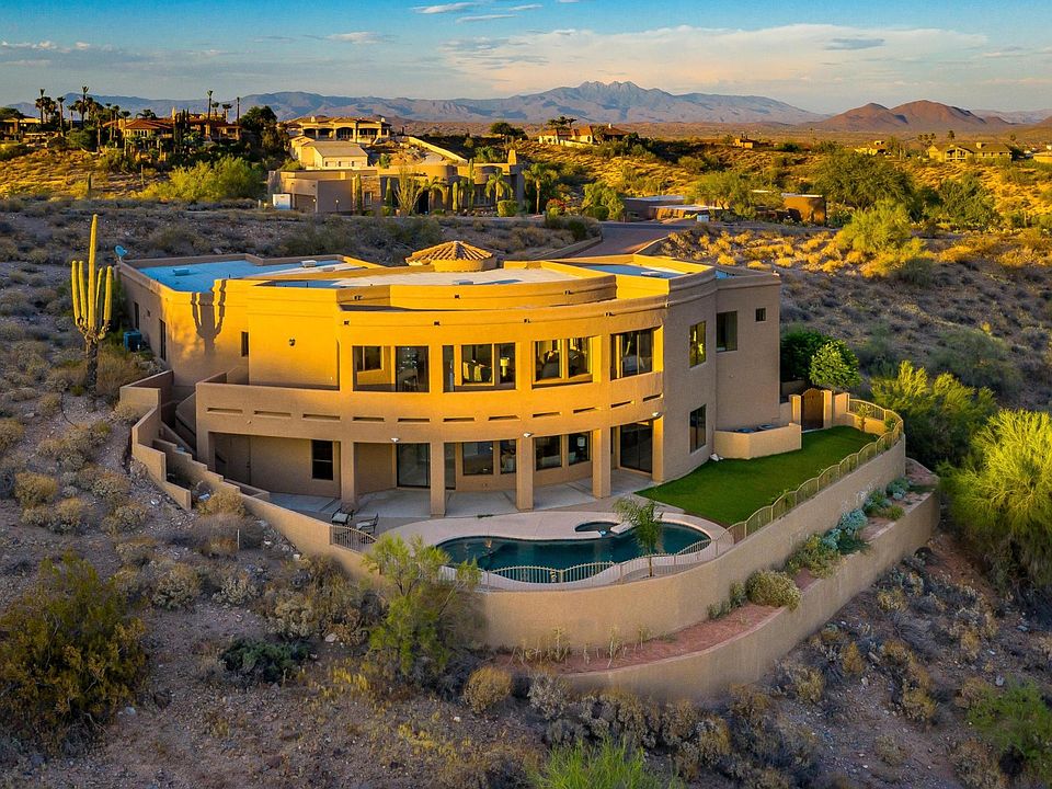 Luxury Hillside Retreat