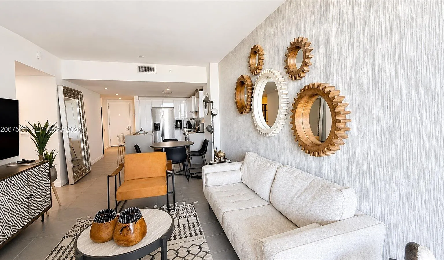 Canvas Condo — Photo 4