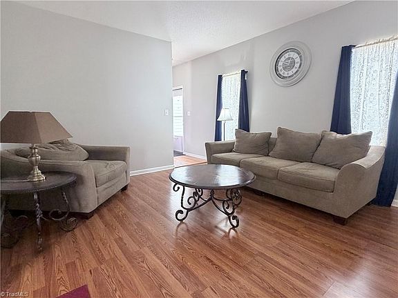 5th image of 108 Willow Bend Dr