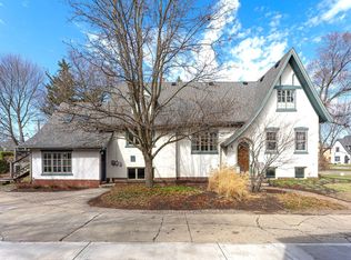 2308 Clinton Pl, Rockford, IL 61103