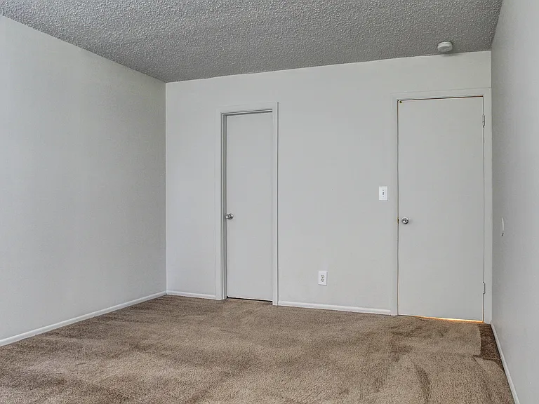 Cedar Creek Apartments — Photo 31