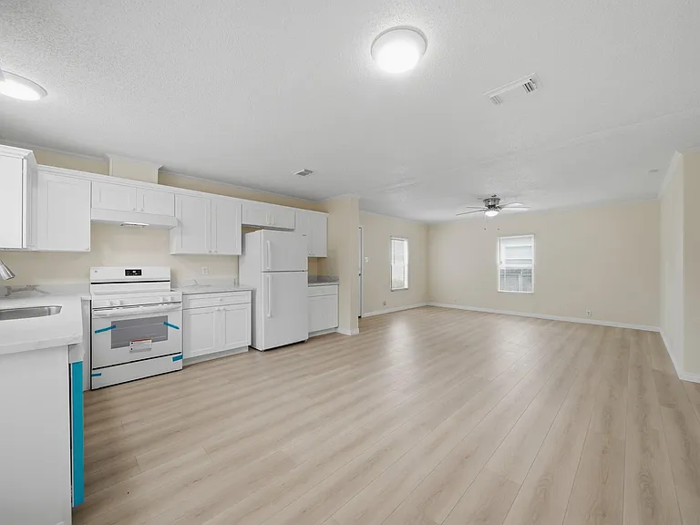 11730 Greenglen Dr — Photo 13